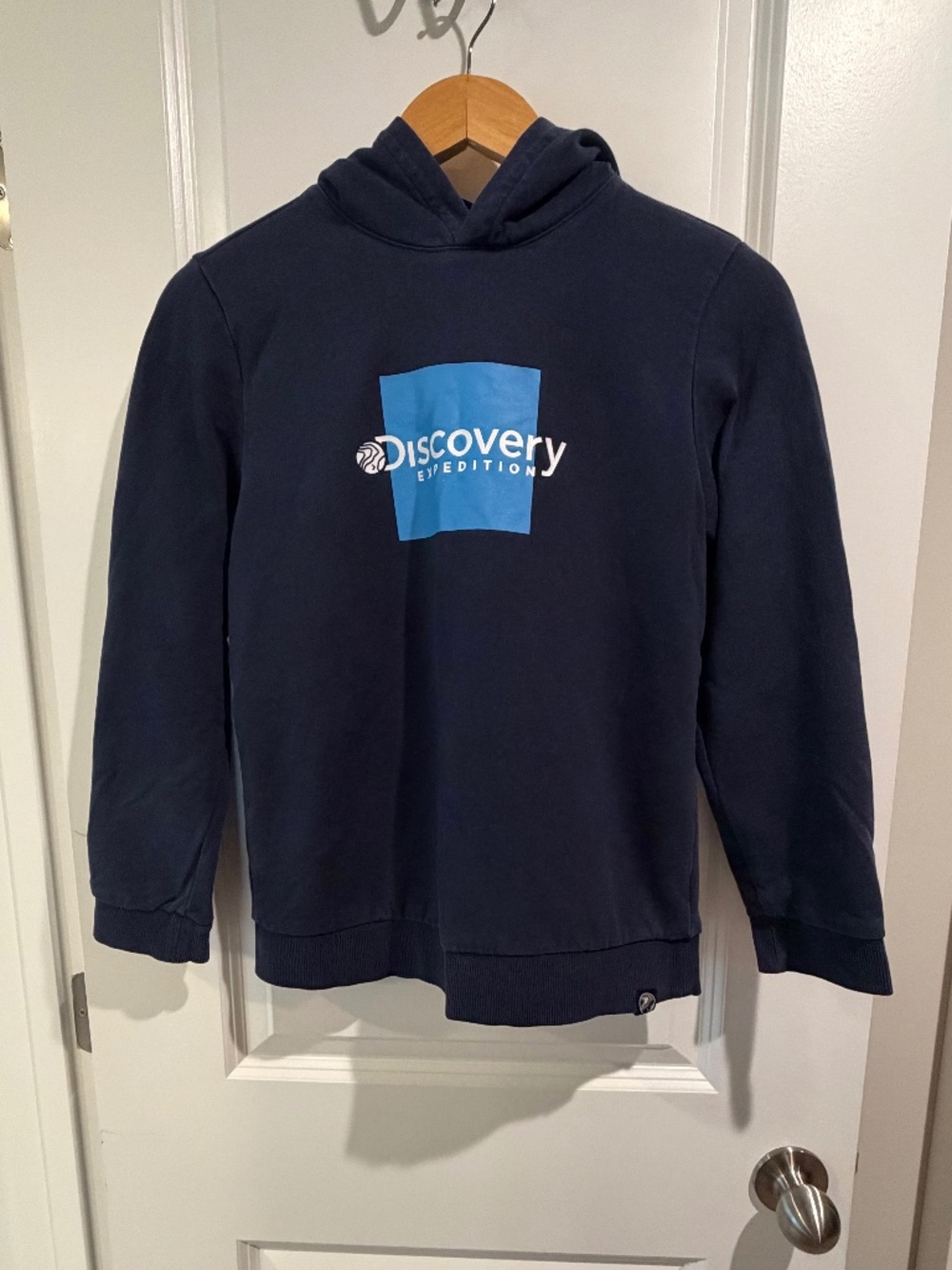 Discovery Expedition Kids Navy Blue Logo Hoodie Size 150 (US Youth M/L)